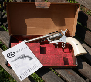 revolver_colt_peacemaker_co2_umarex_caja