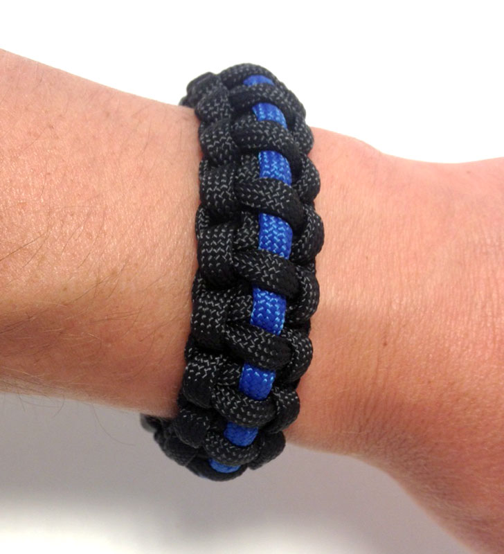  Pulsera Paracord de línea azul fina negra y azul de 7 pulgadas  (aplicación de la ley) : Deportes y Actividades al Aire Libre